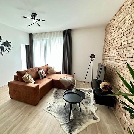 Cityscape Apartment ~ Ac/Indoor Parking/Balcony Budapest Esterno foto