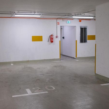 Cityscape Apartment ~ Ac/Indoor Parking/Balcony Budapest Esterno foto