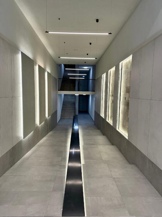 Cityscape Apartment ~ Ac/Indoor Parking/Balcony Budapest Esterno foto