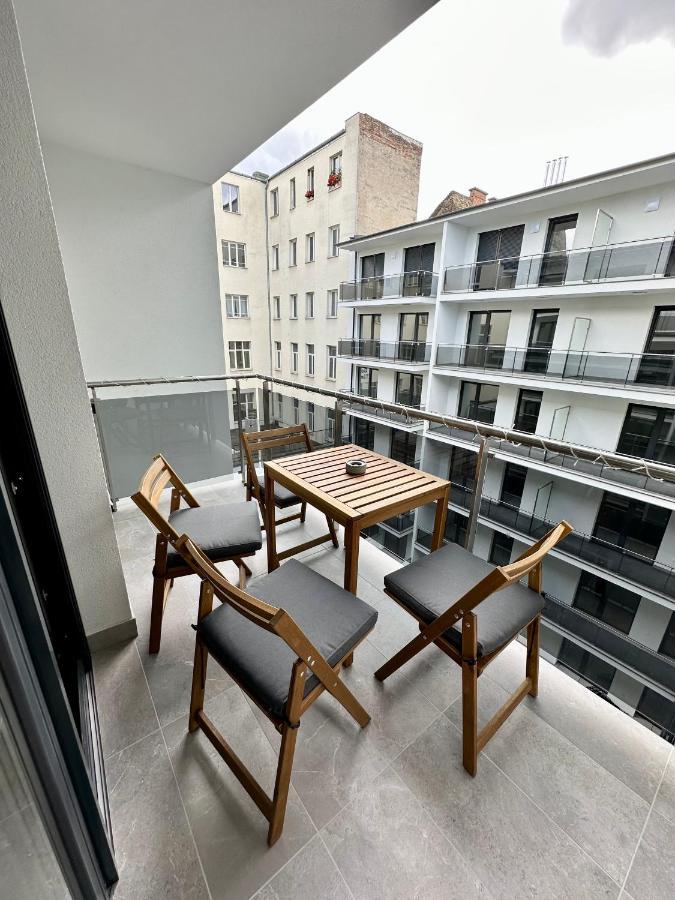 Cityscape Apartment ~ Ac/Indoor Parking/Balcony Budapest Esterno foto