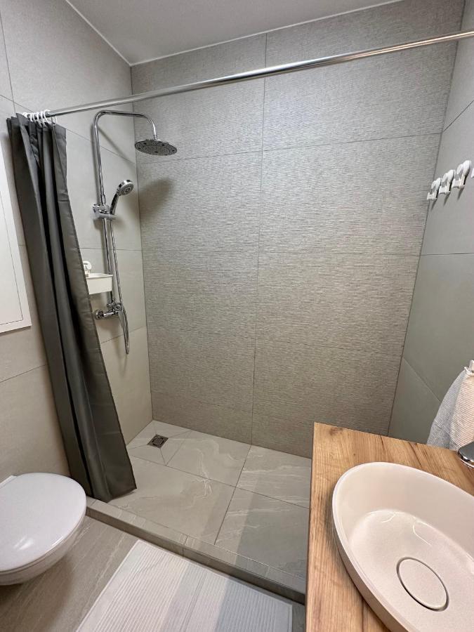 Cityscape Apartment ~ Ac/Indoor Parking/Balcony Budapest Esterno foto
