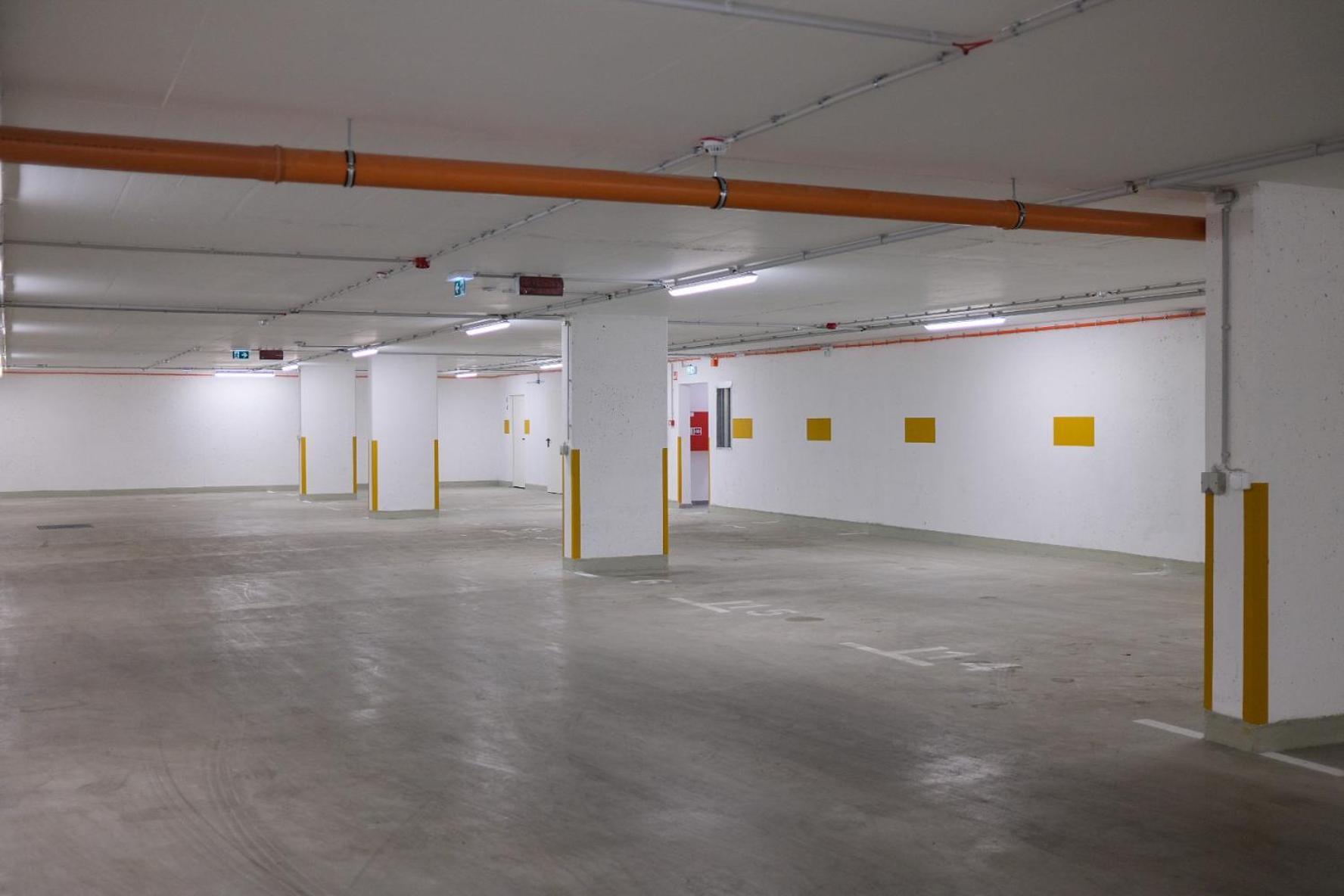 Cityscape Apartment ~ Ac/Indoor Parking/Balcony Budapest Esterno foto