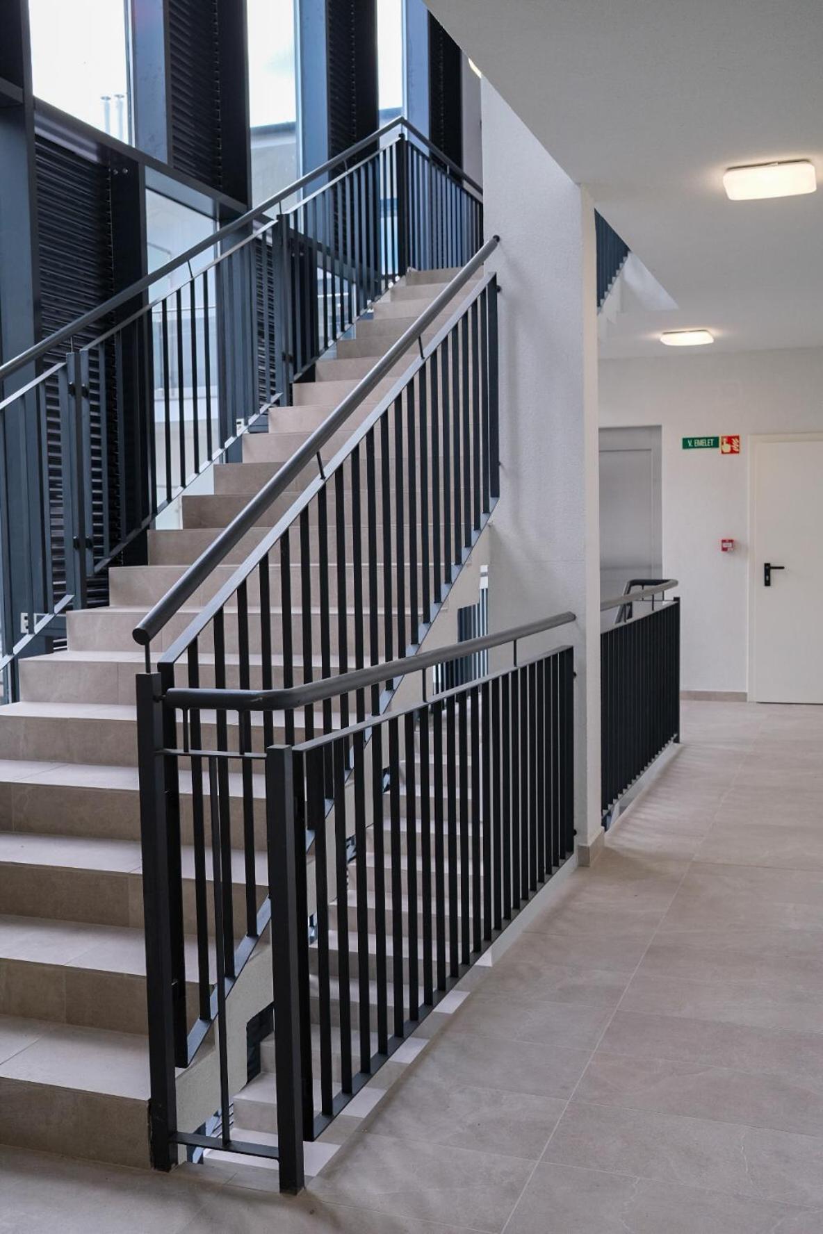 Cityscape Apartment ~ Ac/Indoor Parking/Balcony Budapest Esterno foto