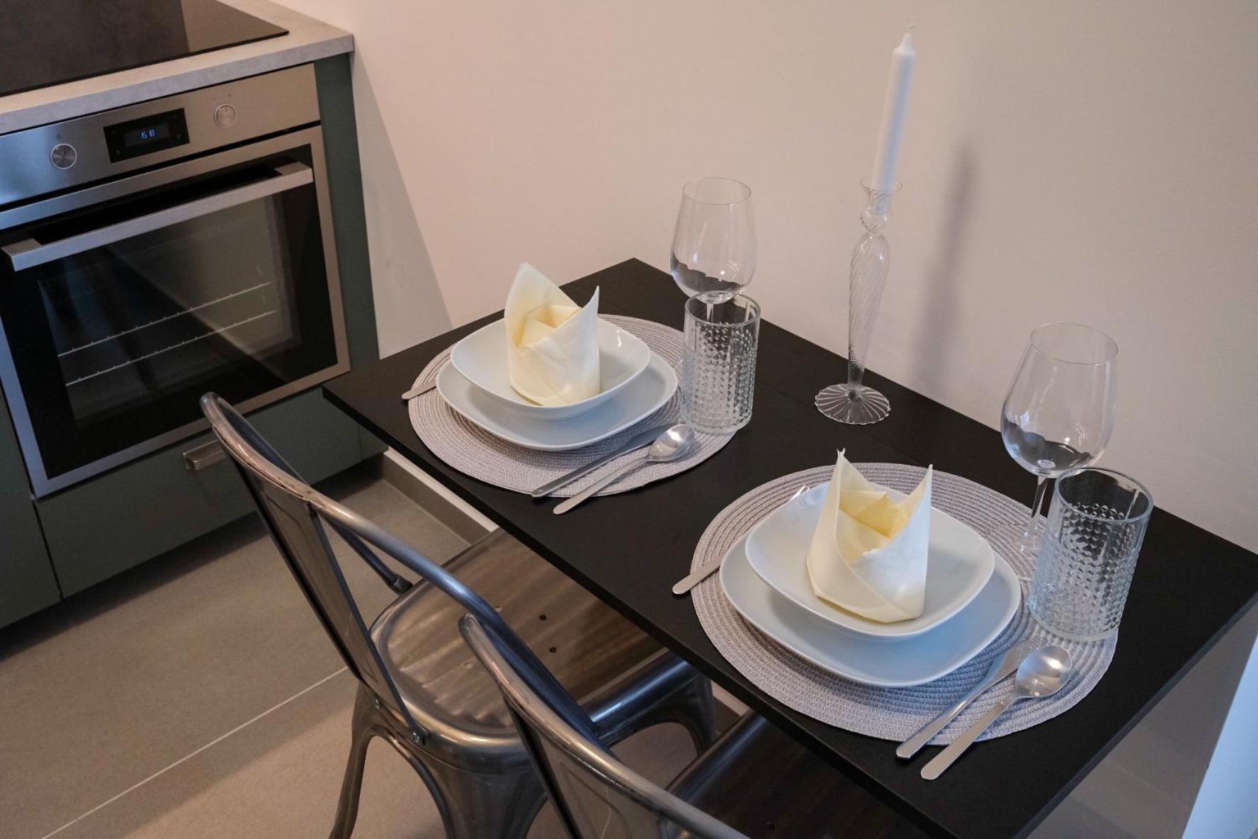 Cityscape Apartment ~ Ac/Indoor Parking/Balcony Budapest Esterno foto