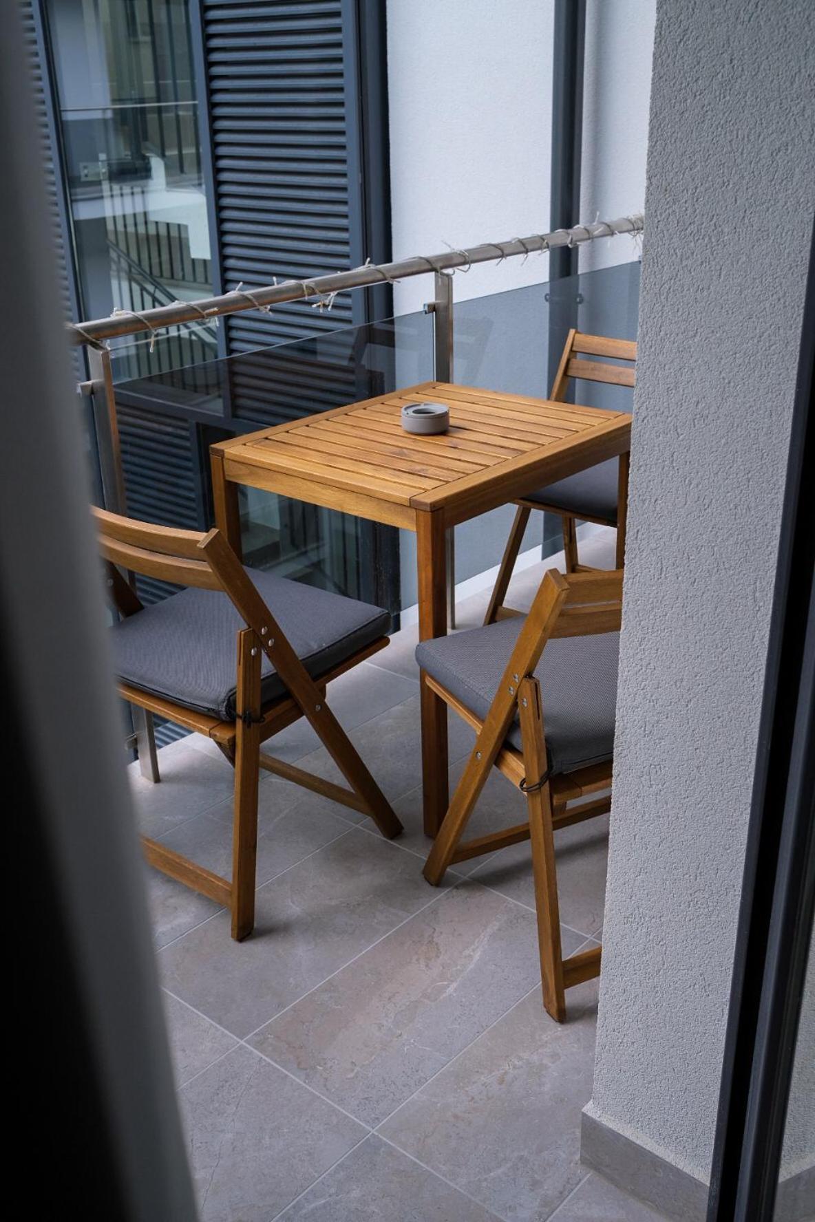 Cityscape Apartment ~ Ac/Indoor Parking/Balcony Budapest Esterno foto